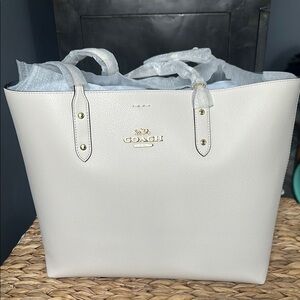 Coach White Textured Tote Bag with Gold Hardware